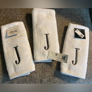 Monogrammed Fingertip Towels (J)